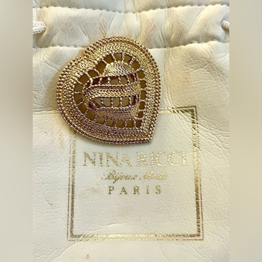 Vintage Nina Ricci golden textured hear brooch, signed w/jewelry  pouch 💛